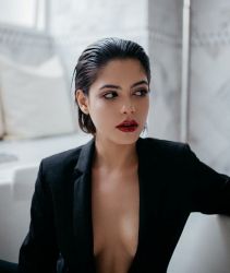 Фото №1 Жулия Далавиа